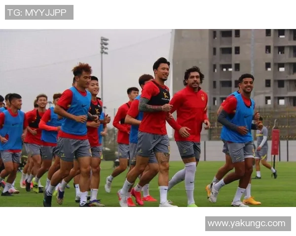 赛后分析：上海足球队与广州足球队的战术对决与启示